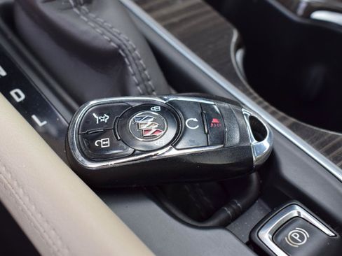 Used 2020 Buick Envision Essence w/ Experience Buick Package FWD image 33