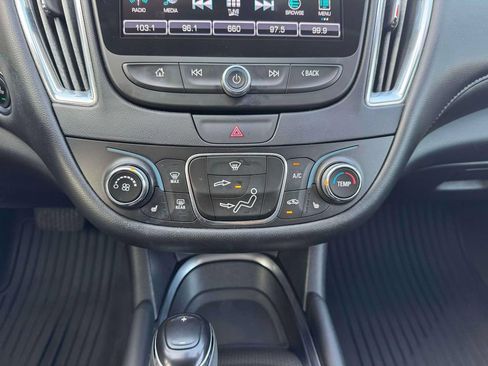 Used 2017 Chevrolet Malibu LT w/ Leather Package FWD image 31
