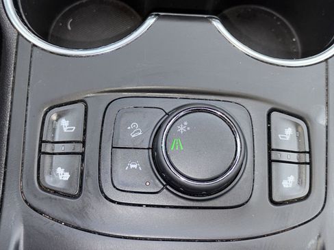 Used 2024 GMC Terrain SLT FWD image 19