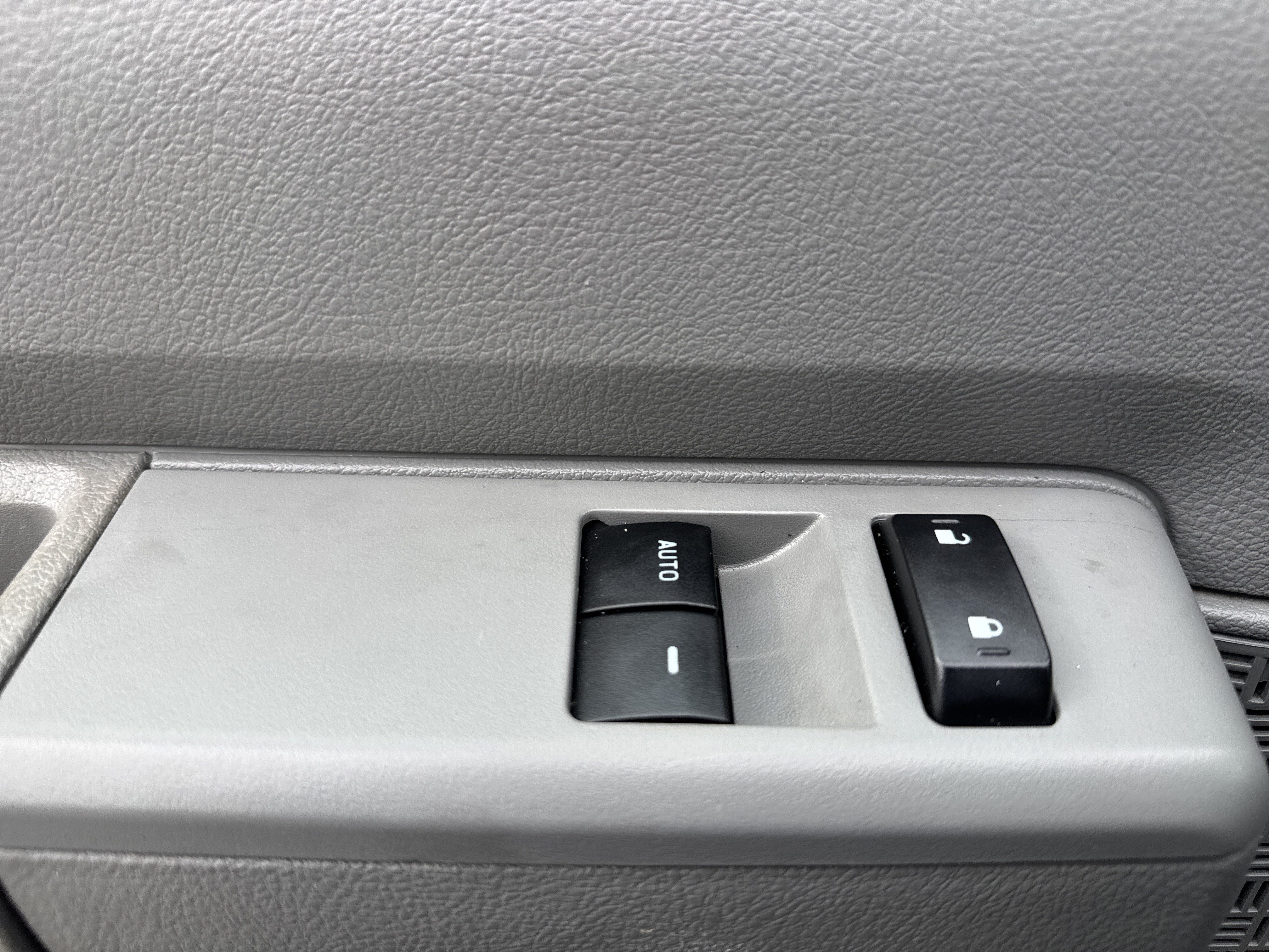 Used 2023 Ford E-450 and Econoline 450 Super Duty w/ Power Windows & Locks Group RWD image 15