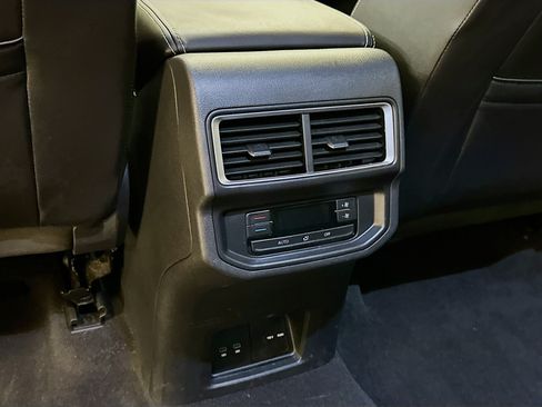 Used 2025 Volkswagen Atlas SE AWD/4WD image 28