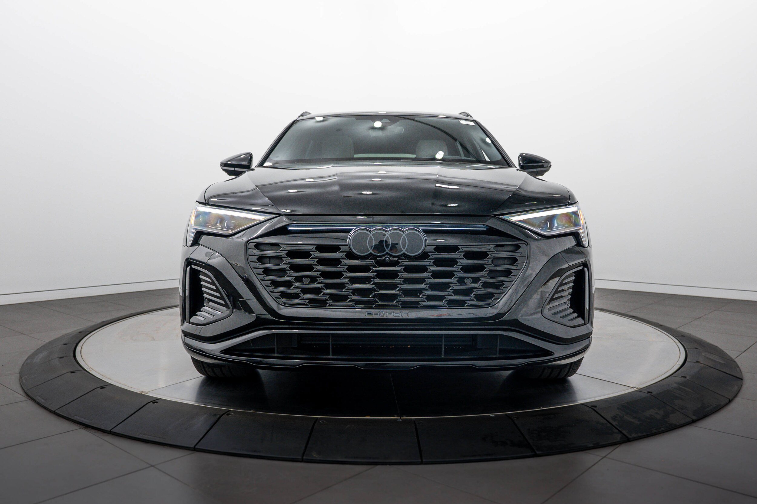 Certified 2024 Audi Q8 e-tron Prestige w/ Prestige Package AWD/4WD image 24