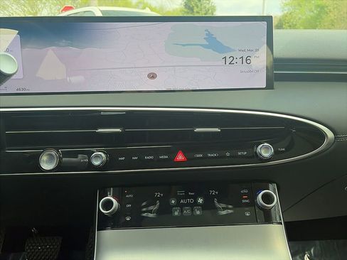 Used 2026 Genesis GV70 2.5T Select image 8