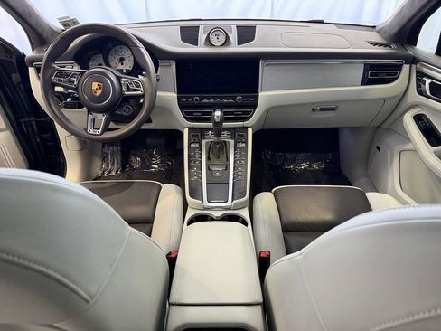 Certified 2021 Porsche Macan Turbo AWD/4WD image 17