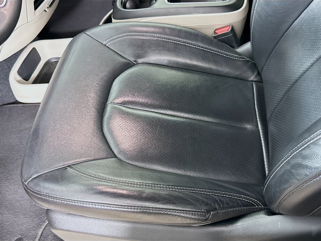 Used 2022 Chrysler Pacifica Touring-L FWD image 19