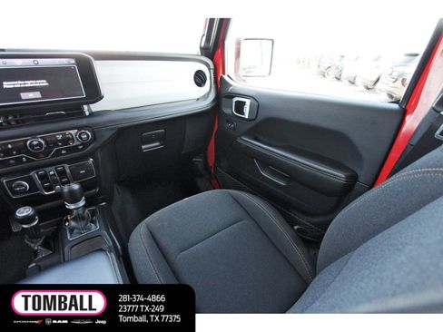 Used 2024 Jeep Wrangler Unlimited Sahara AWD/4WD image 11