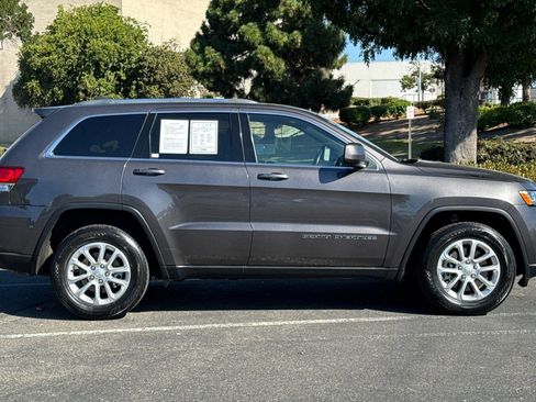 Used 2021 Jeep Grand Cherokee Laredo w/ Security & Convenience Group image 2