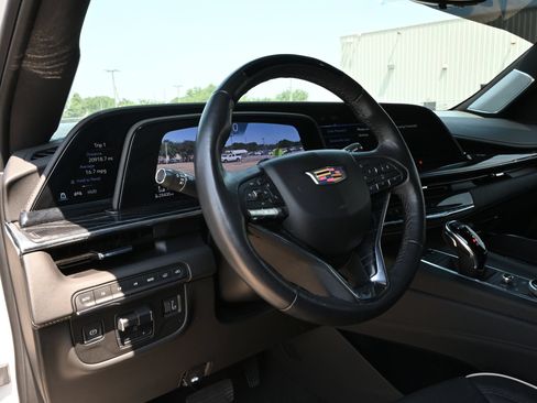 Used 2023 Cadillac Escalade ESV Sport w/ LPO, ONYX Package AWD/4WD image 18