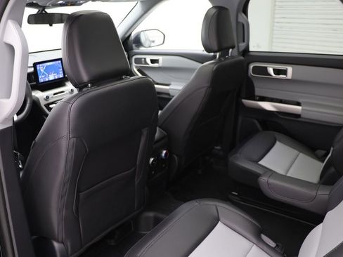 Used 2023 Ford Explorer XLT w/ Equipment Group 202A AWD/4WD image 10