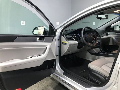 Used 2016 Hyundai Sonata SE FWD image 9