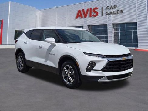 Used 2025 Chevrolet Blazer LT FWD image 3