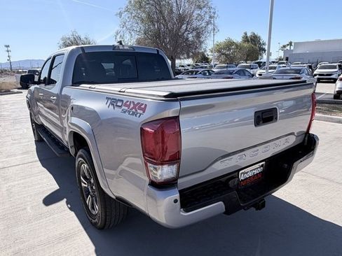 Used 2017 Toyota Tacoma TRD Off-Road image 8