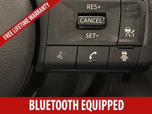 Used 2025 Nissan Kicks SV AWD/4WD image 11