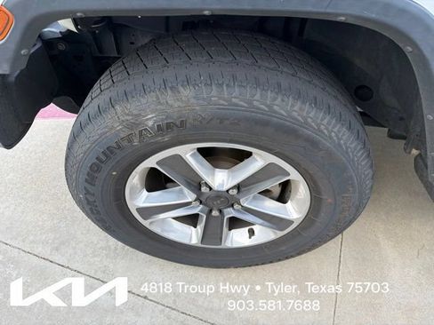 Used 2021 Jeep Wrangler Unlimited Sahara AWD/4WD image 4