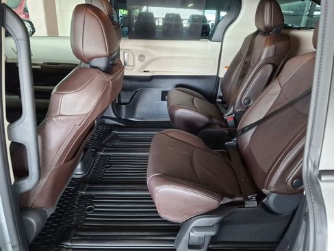 Used 2024 Toyota Sienna Platinum AWD/4WD image 21