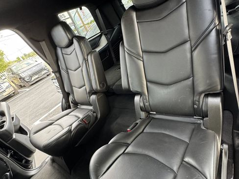 Used 2018 Cadillac Escalade Platinum AWD/4WD image 18