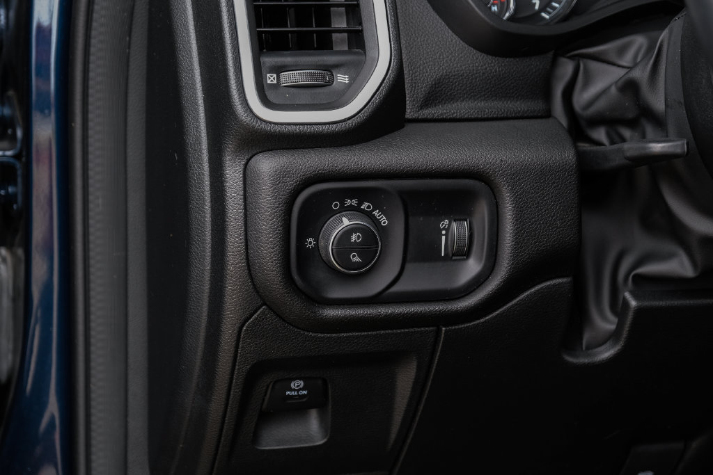 Used 2023 RAM 1500 Big Horn AWD/4WD image 38
