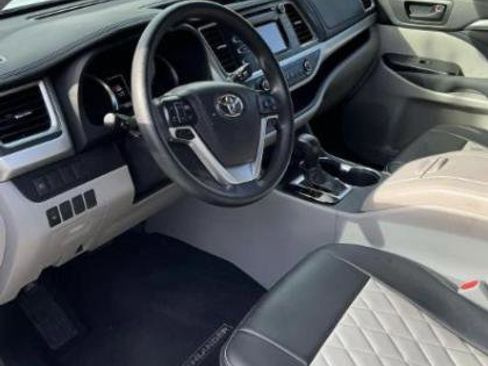 Used 2019 Toyota Highlander LE image 11