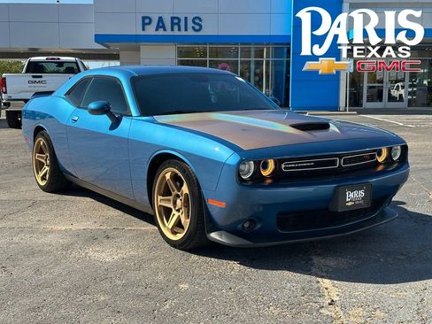 Used 2022 Dodge Challenger R/T image 1
