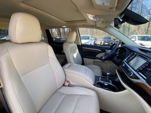 Used 2017 Toyota Highlander Limited image 28
