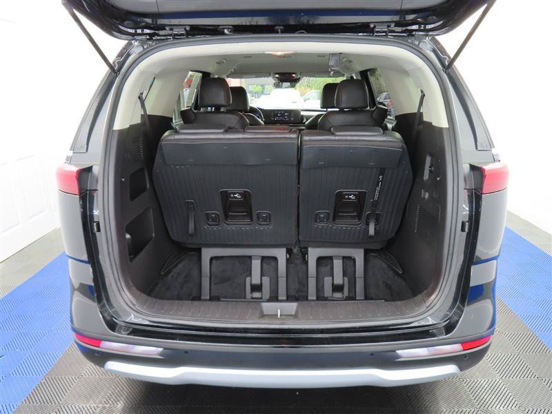 Used 2023 Kia Carnival LX FWD image 12