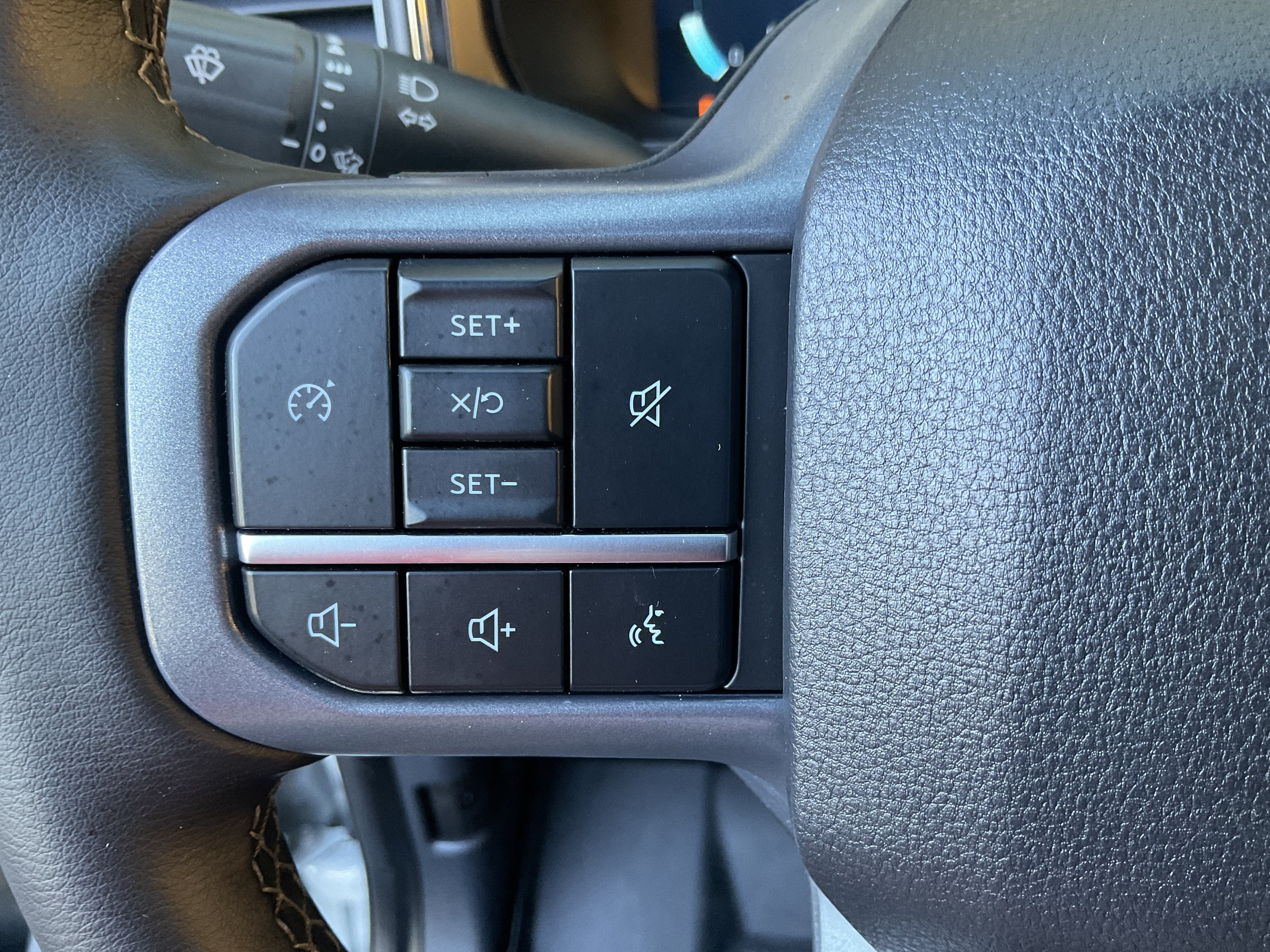 Used 2025 Ford F350 Lariat AWD/4WD image 33