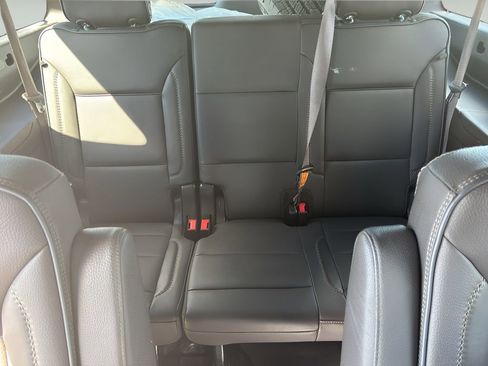 Used 2024 GMC Yukon SLT image 10