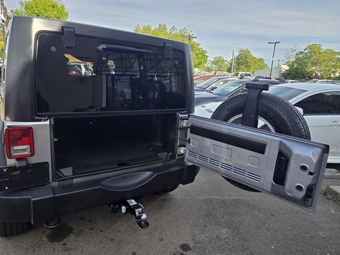 Used 2018 Jeep Wrangler Unlimited Sport S AWD/4WD image 6