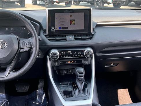 Used 2025 Toyota RAV4 XLE AWD/4WD image 6