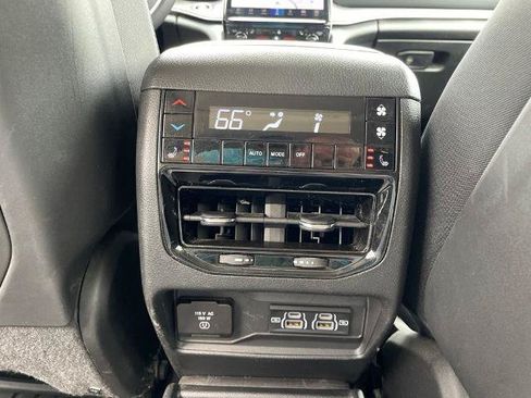 Used 2023 Jeep Grand Cherokee L Limited AWD/4WD image 14