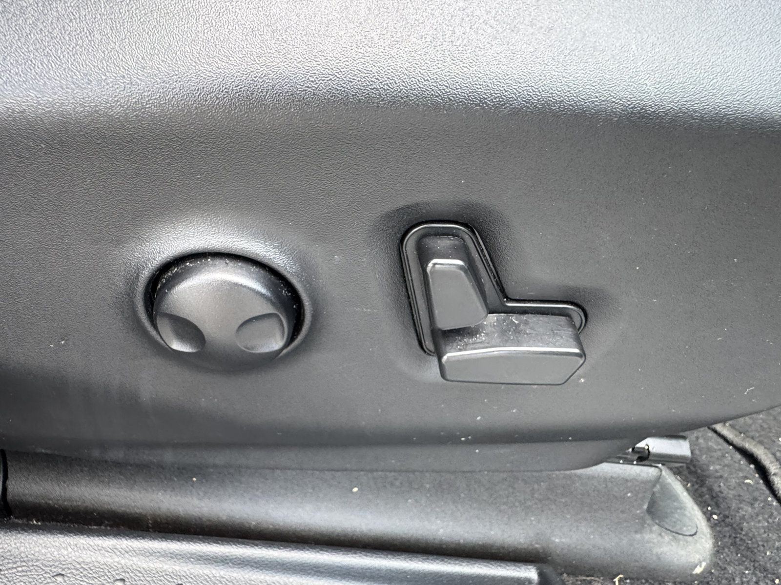 Used 2025 Chrysler Pacifica Limited FWD image 17