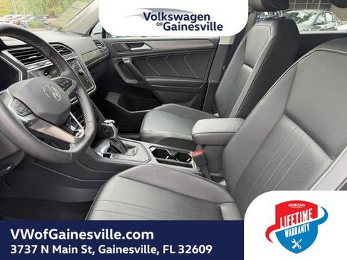 Certified 2022 Volkswagen Tiguan SE FWD image 17