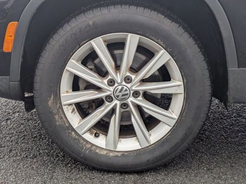 Used 2017 Volkswagen Tiguan Limited w/ Alloy Wheels Package image 9