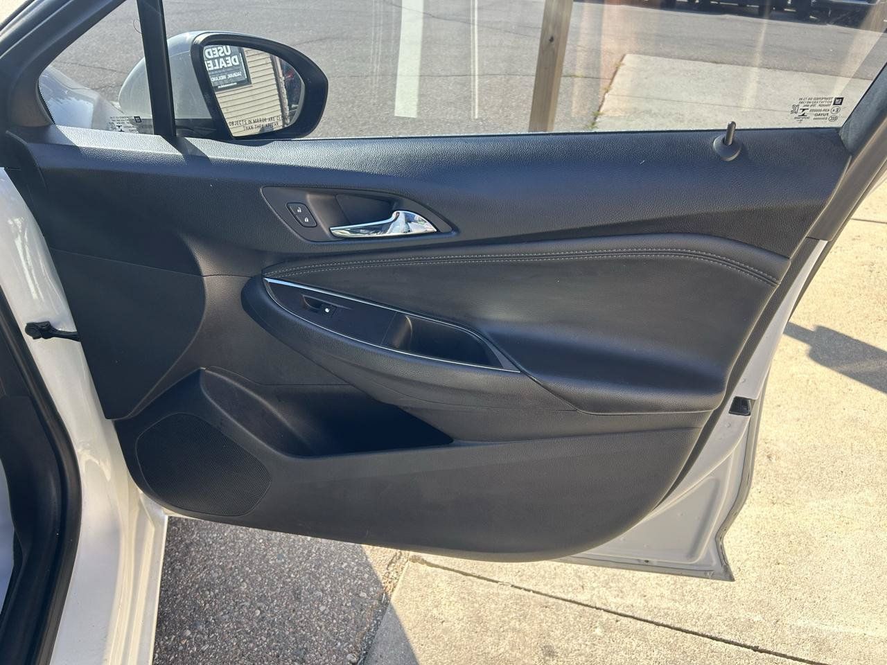 Used 2017 Chevrolet Cruze Premier FWD image 16