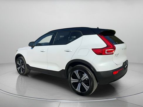 Used 2023 Volvo XC40 Recharge Plus image 19