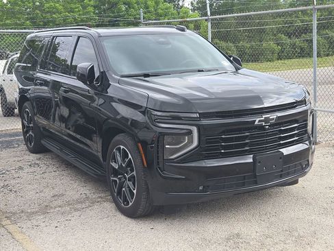 Used 2025 Chevrolet Suburban RST w/ RST Capability Package AWD/4WD image 1