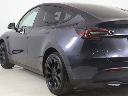 Used 2024 Tesla Model Y Long Range AWD/4WD image 24