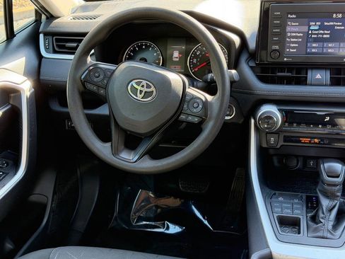 Used 2021 Toyota RAV4 XLE AWD/4WD image 12