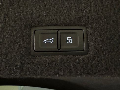 Used 2020 Lamborghini Urus image 28