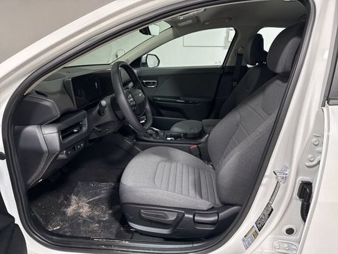 New 2025 Kia K4 EX FWD image 17
