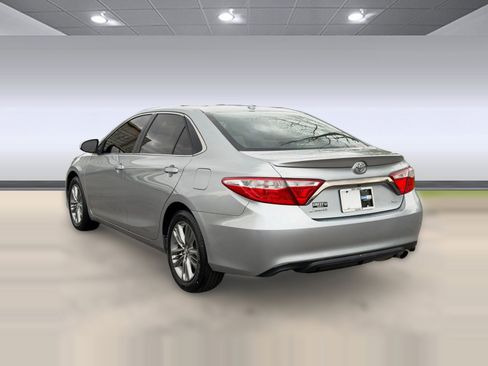 Used 2015 Toyota Camry SE image 3
