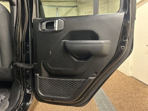 Used 2024 Jeep Gladiator Sport image 15