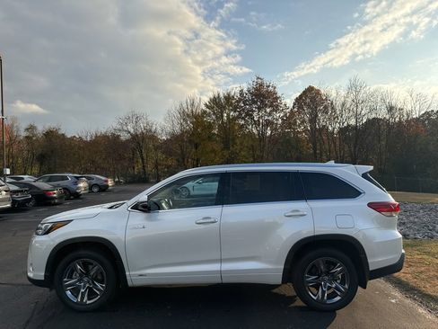 Used 2019 Toyota Highlander Limited image 2