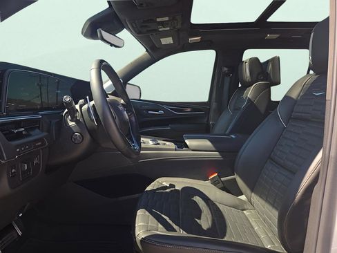 Used 2024 Cadillac Escalade V w/ LPO, ONYX Package image 13