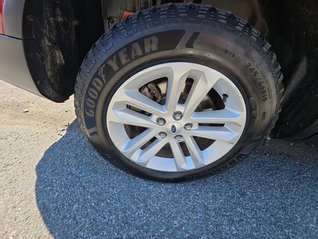Used 2014 Ford Explorer XLT w/ Equipment Group 202A AWD/4WD image 32