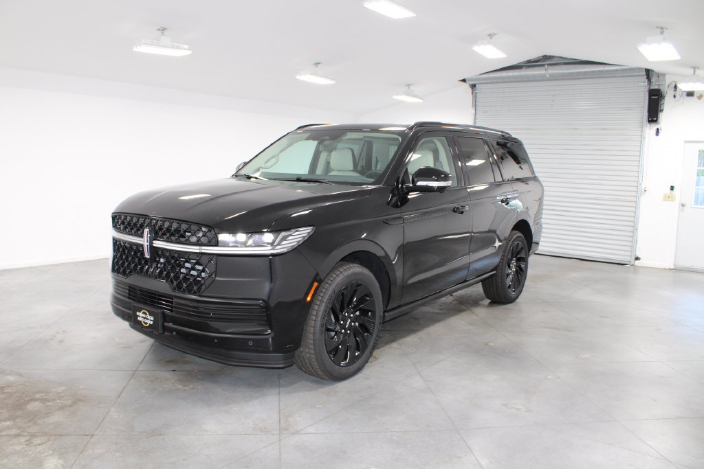 New 2027 Lincoln Navigator Reserve w/ Jet Appearance Package AWD/4WD image 3