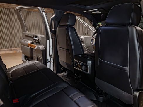 Used 2021 Chevrolet Silverado 3500 High Country image 25