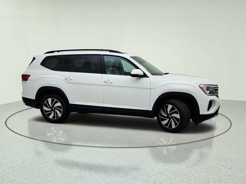 Used 2024 Volkswagen Atlas SE w/ Panoramic Sunroof Package FWD image 6