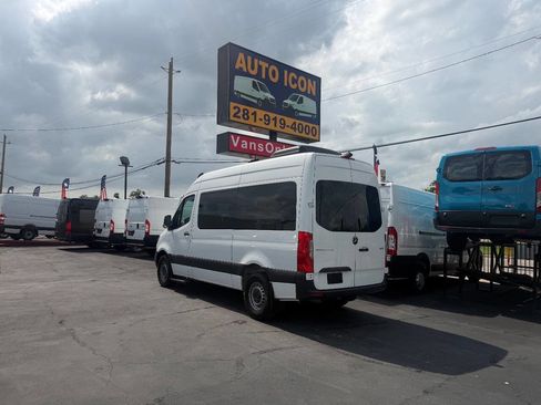 Used 2023 Mercedes-Benz Sprinter 1500 image 4