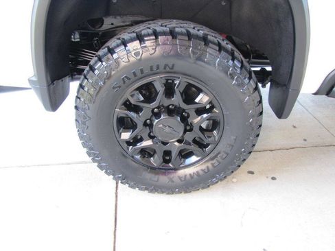 Used 2024 Chevrolet Silverado 2500 LT AWD/4WD image 29